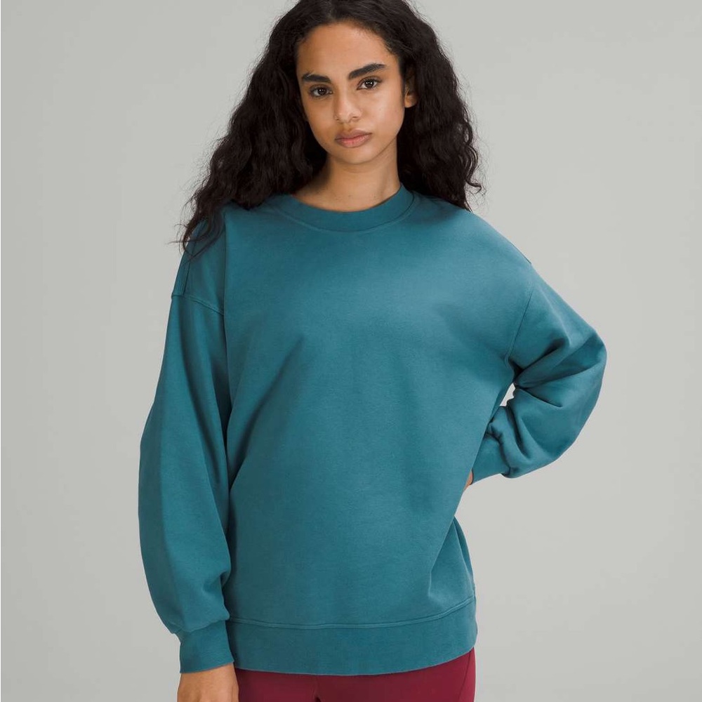 Lululemon Perfectly Oversized Crew
In Capture Blue